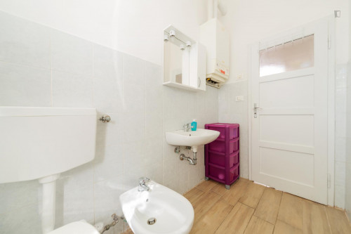 Bed in a twin bedroom, close to the Rimesse train station - Gallery - 12