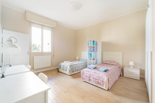 Bed In A Twin Bedroom, Close To The Rimesse Train Station - 2