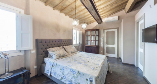 Elegant 2-bedroom apartment near Piazza San Marco  - Gallery -  1