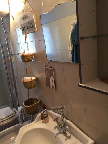 Single bedroom, with private bathroom, in 6-bedroom house  - Gallery -  5