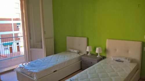Single bed in a twin bedroom - Gallery - 20