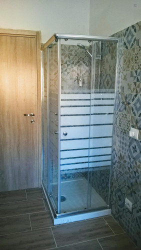 Single bed in a twin bedroom