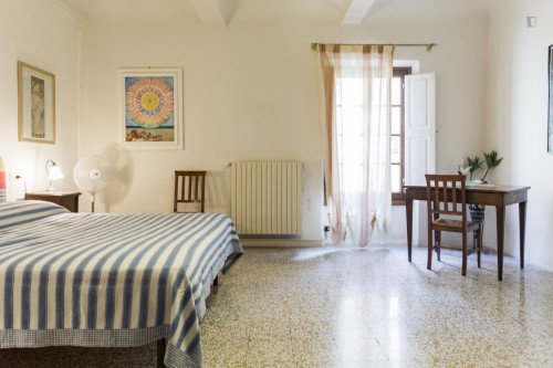  Large And Comfortable 3-Bedroom Apartment In Santa Croce  -  Large and comfortable 3-bedroom apartment in Santa Croce  - Gallery -  1