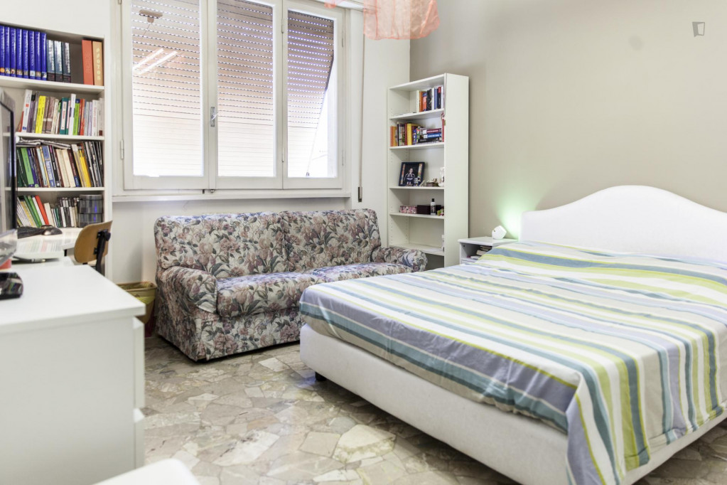 Modern and sunny double bedroom near Albereta park in Gavinana