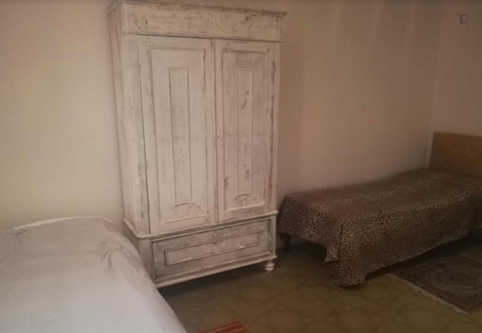 Twin bedroom in a 2-bedroom apartment near Giardino Guido Rossa