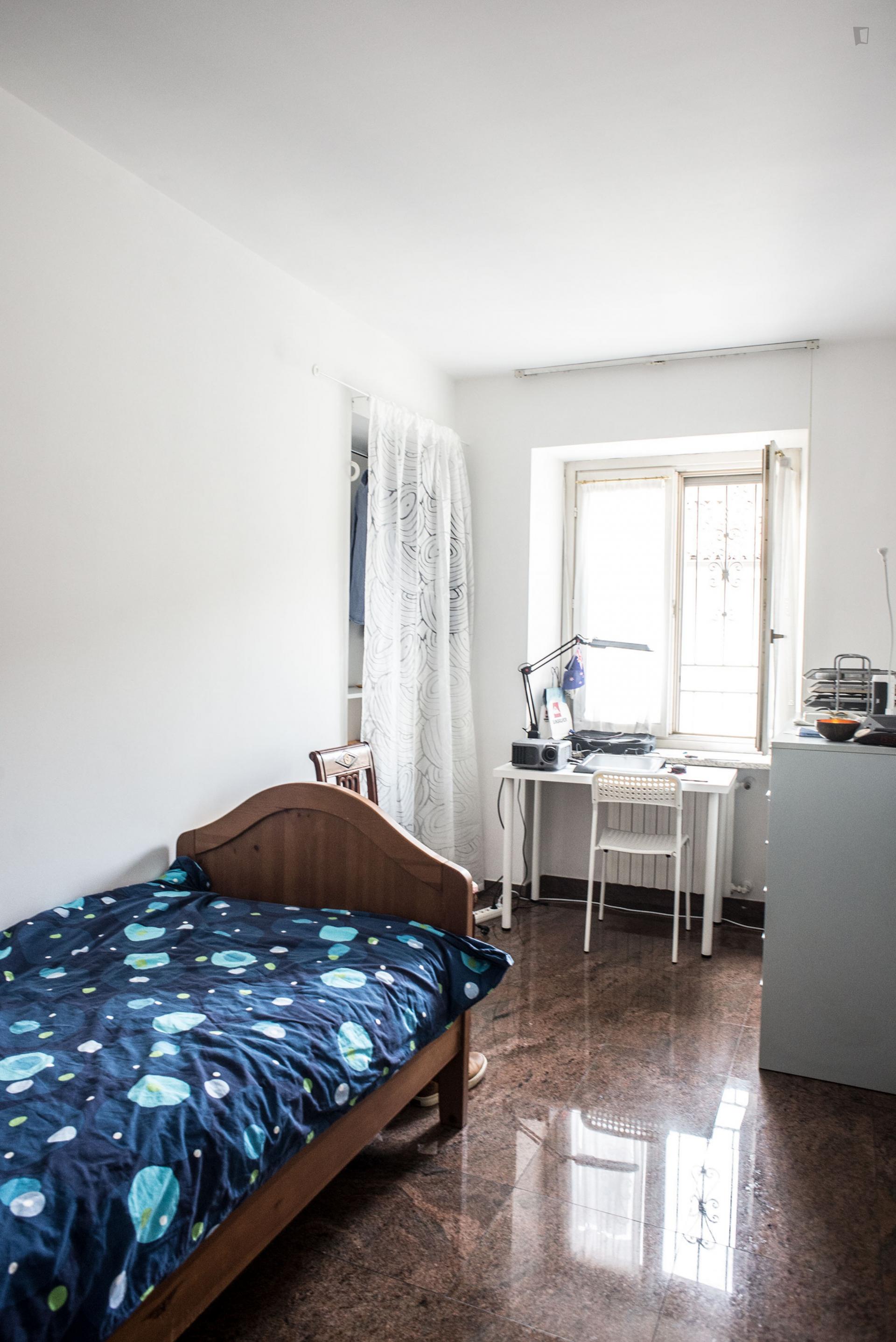 Luminous single bedroom well connected to Politecnico di Torino, Turin