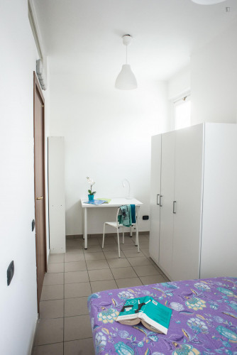 Neat double bedroom in Borgo San Paolo area  - Gallery -  3