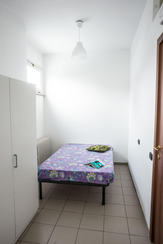 Neat double bedroom in Borgo San Paolo area  - Gallery -  1