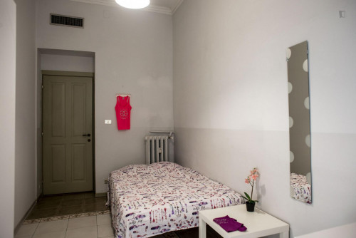 Cosy double bedroom close to Re Umberto metro station  - Gallery -  3
