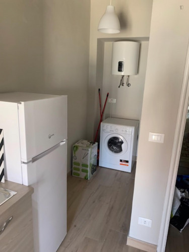 Multiple beds bedroom, with private bathroom and balcony, in 3-bedroom apartment - Gallery - 9