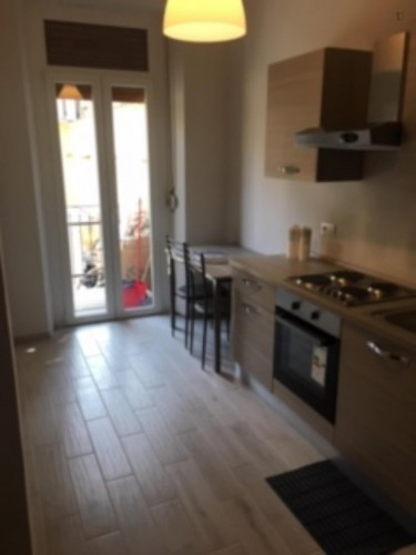 Multiple beds bedroom, with private bathroom and balcony, in 3-bedroom apartment - Gallery - 6