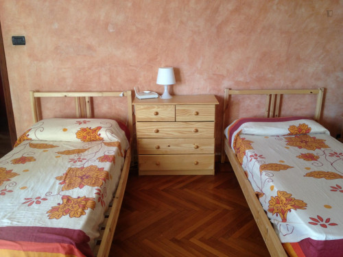 Single bed in twin bedroom, in 3-bedroom apartment