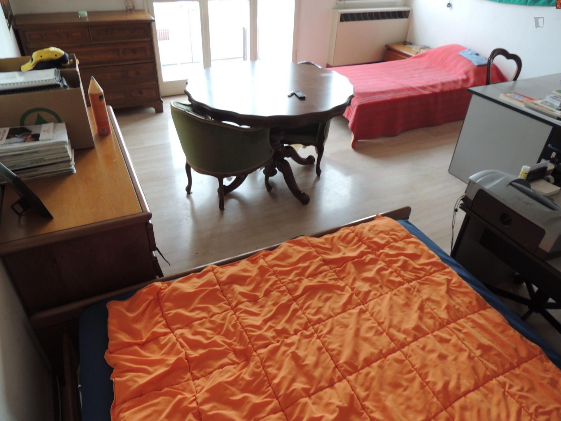 Bed in a twin bedroom close to Bologna city centre