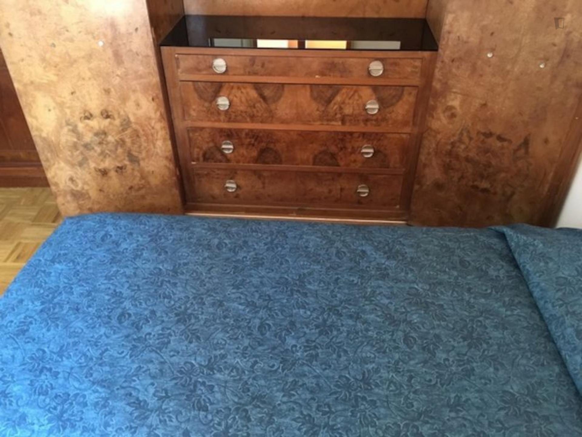 Cosy double bedroom not far from Porta San Donato
