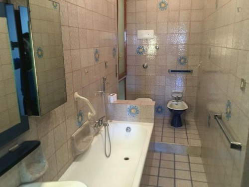 Cosy double bedroom not far from Porta San Donato - Gallery - 9