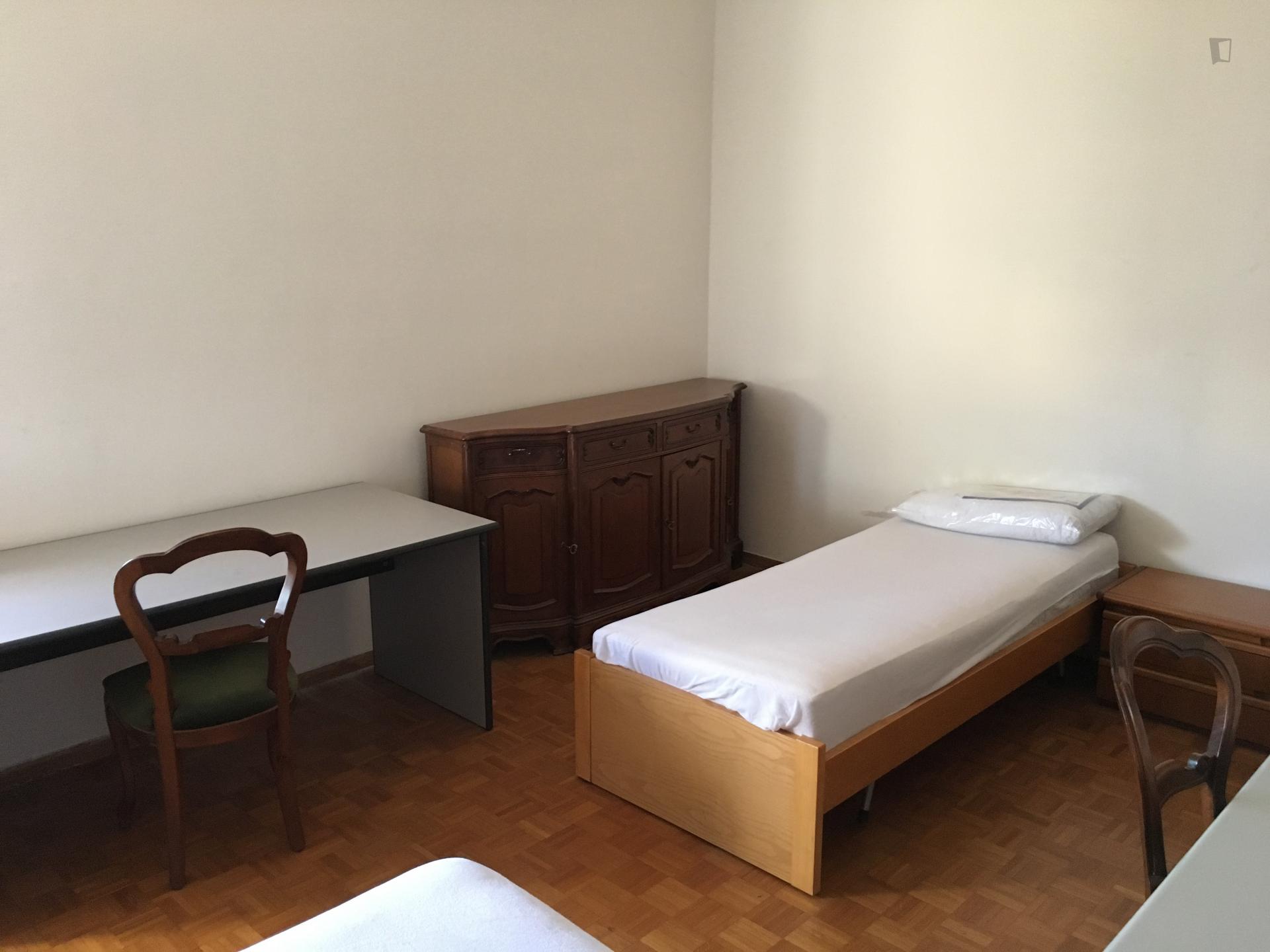 Bed in a twin bedroom close to Porta Sant'Isaia