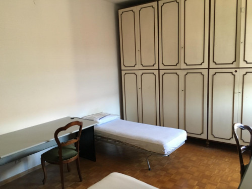 Bed in a twin bedroom close to Porta Sant'Isaia  - Gallery -  2