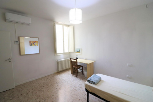 Stanza matrimoniale in zona Campo Marte