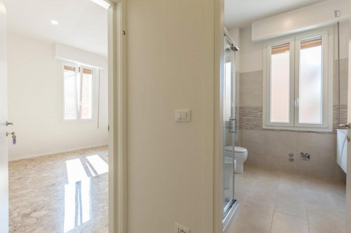 Nice single bedroom in Bolognina area - Gallery - 5