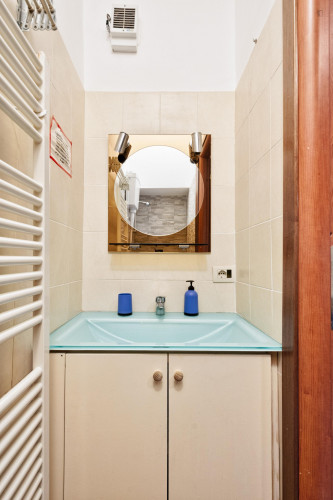 Modern studio near the Spezia metro - Gallery - 9