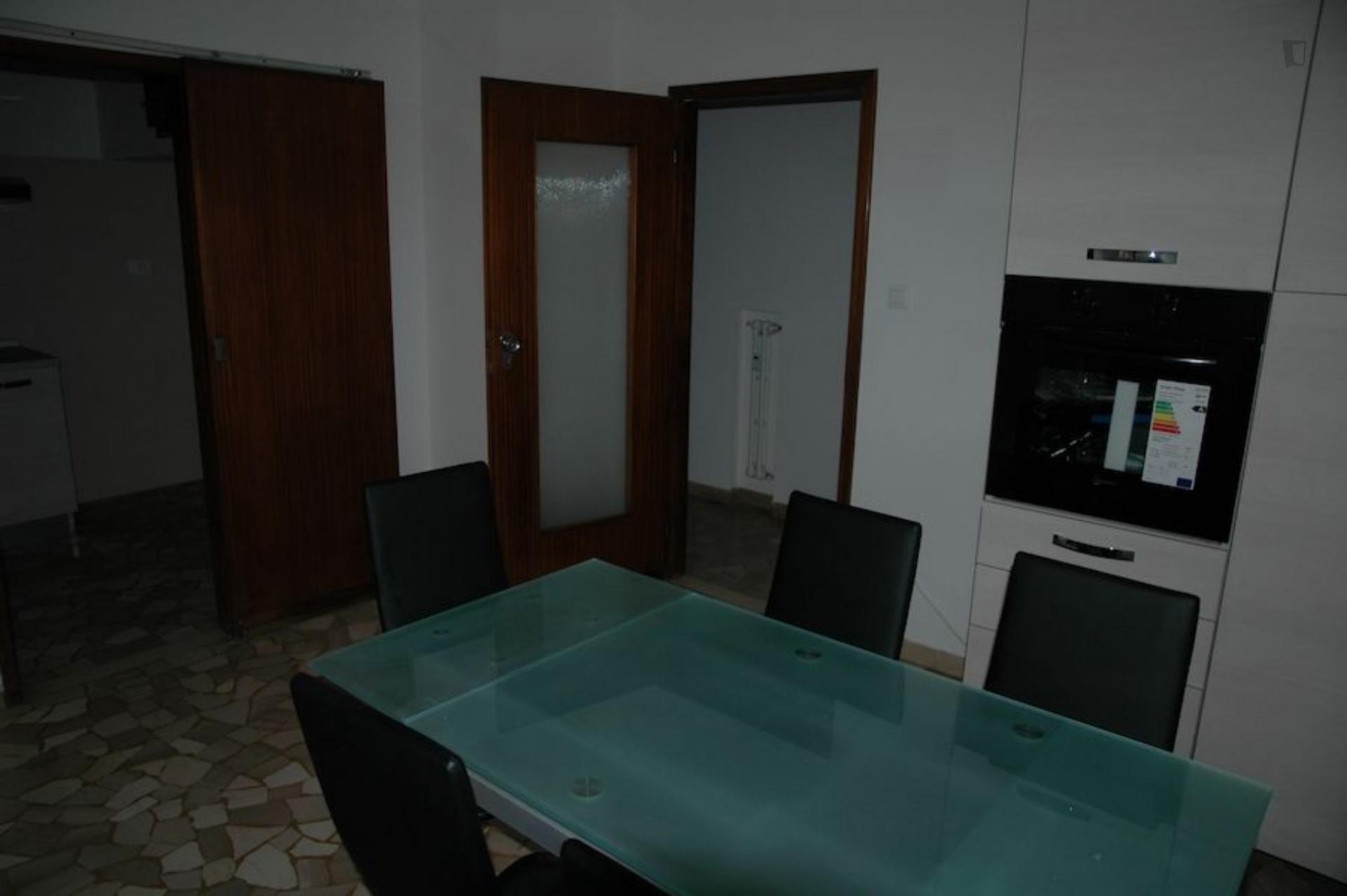 Bed in a twin bedroom not far from Policlinico Sant'Orsola-Malpighi