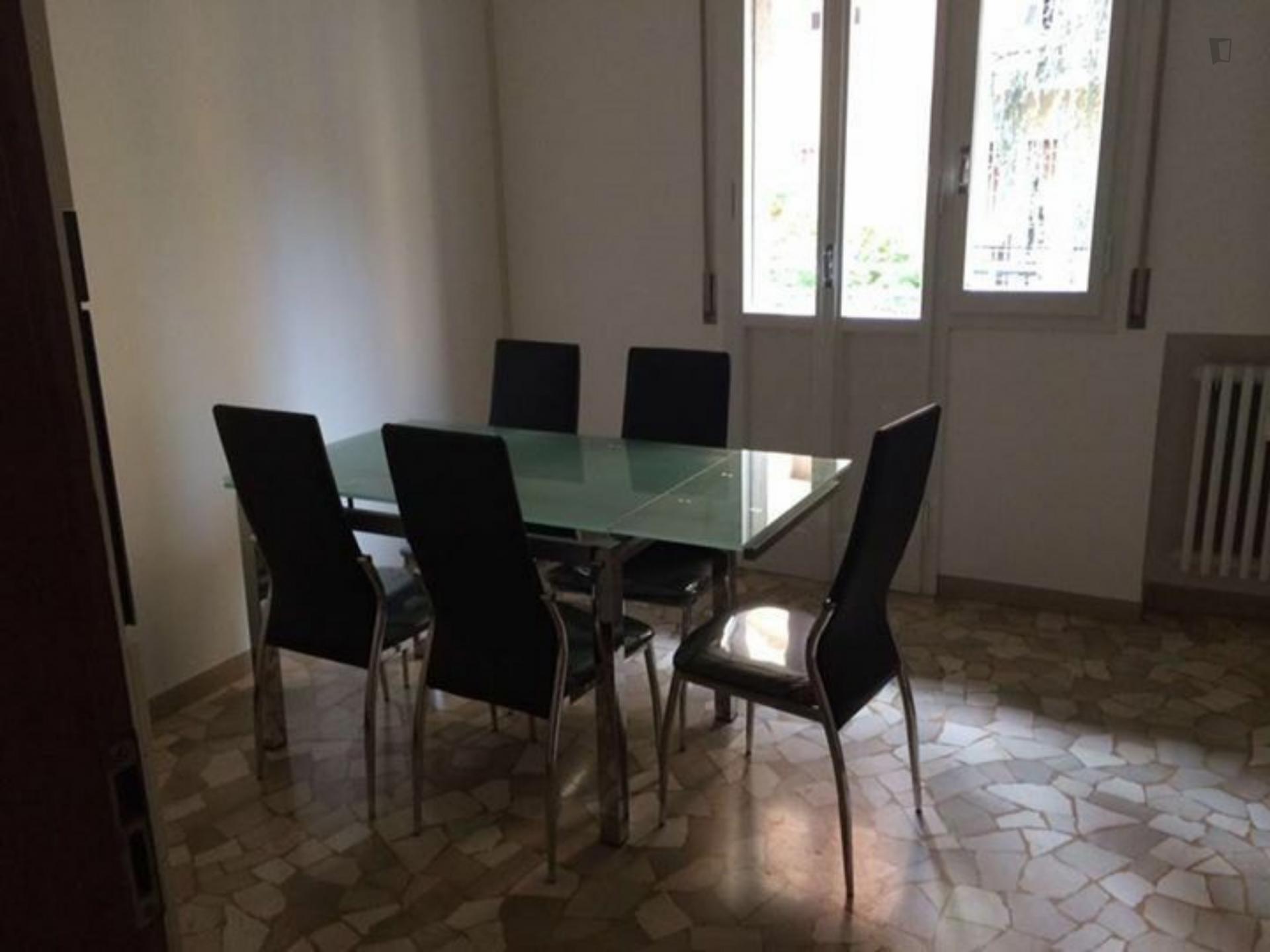 Bed in a twin bedroom not far from Policlinico Sant'Orsola-Malpighi