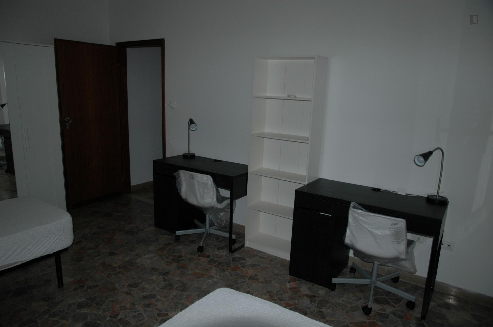 Bed in a twin bedroom not far from Policlinico Sant'Orsola-Malpighi