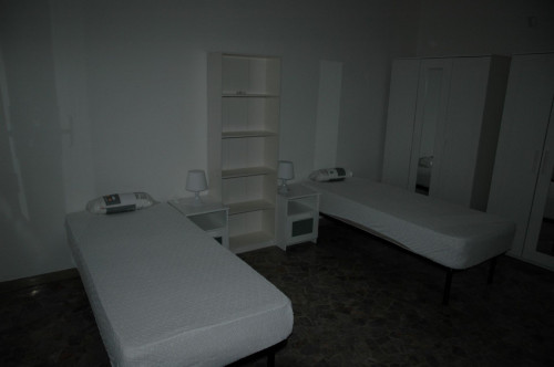 Bed in a twin bedroom not far from Policlinico Sant'Orsola-Malpighi  - Gallery -  4