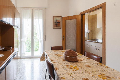 Cute double bedroom in a 3-bedroom flat, in the Murri neighbourhood  - Gallery -  5