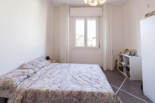 Cute double bedroom in a 3-bedroom flat, in the Murri neighbourhood