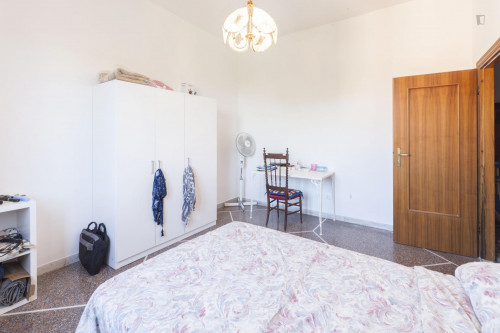 Cute double bedroom in a 3-bedroom flat, in the Murri neighbourhood