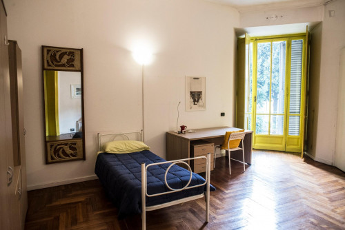 Nice bed in a twin bedroom located close to Piazza Vittorio Veneto  - Gallery -  2