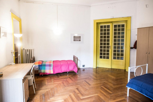 Nice bed in a twin bedroom located close to Piazza Vittorio Veneto  - Gallery -  1