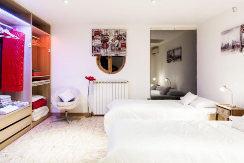 Fantastic 1-bedroom apartment, part of a hostel located in Pescarola - Gallery - 11
