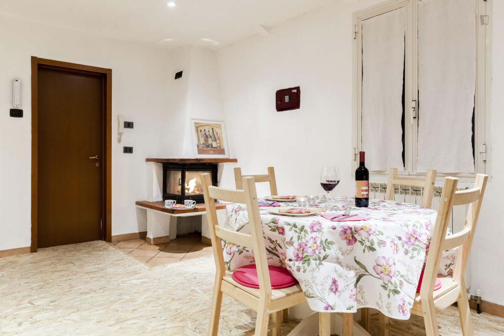 Fantastic 1-bedroom apartment, part of a hostel located in Pescarola