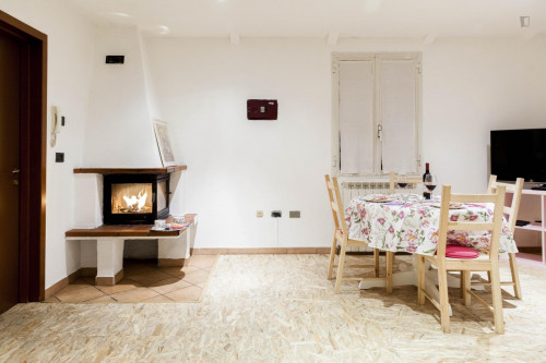 Fantastic 1-bedroom apartment, part of a hostel located in Pescarola - Gallery - 5