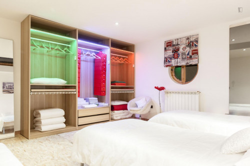 Fantastic 1-bedroom apartment, part of a hostel located in Pescarola - Gallery - 12