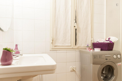 Fantastic 1-bedroom apartment, part of a hostel located in Pescarola - Gallery - 8