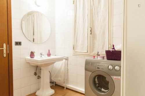 Fantastic 1-bedroom apartment, part of a hostel located in Pescarola - Gallery - 7