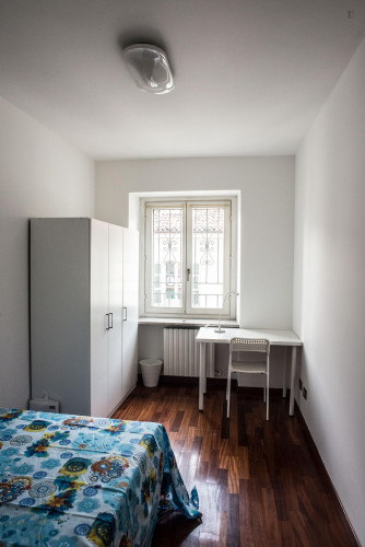 Cosy double bedroom well connected to Politecnico di Torino  - Gallery -  1