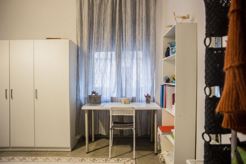 Spacious single bedroom close to Re Umberto metro station  - Gallery -  3