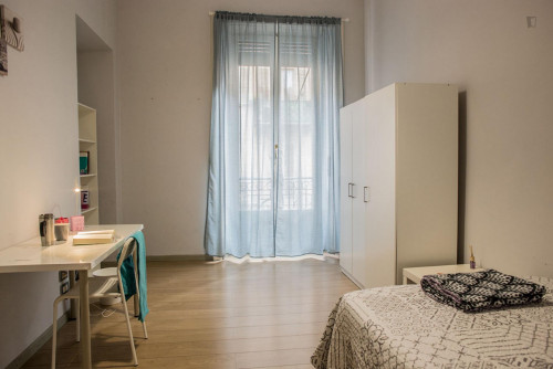 Luminous double bedroom close to Porta Nuova station  - Gallery -  1