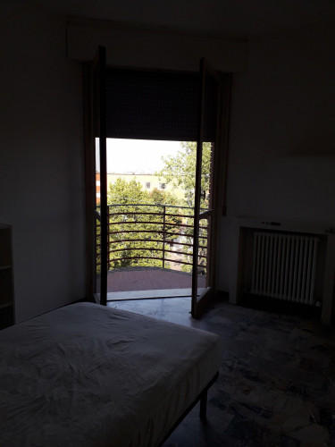 Spacious single bedroom close to Bologna city centre