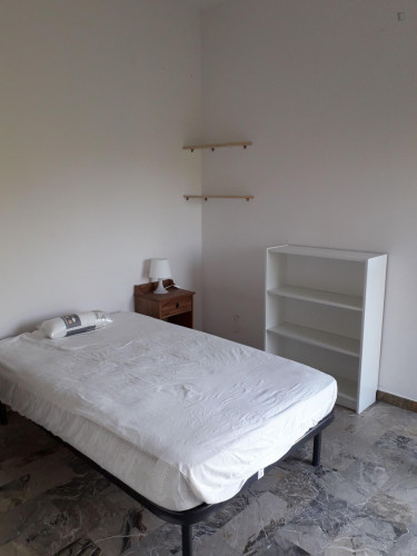 Spacious single bedroom close to Bologna city centre