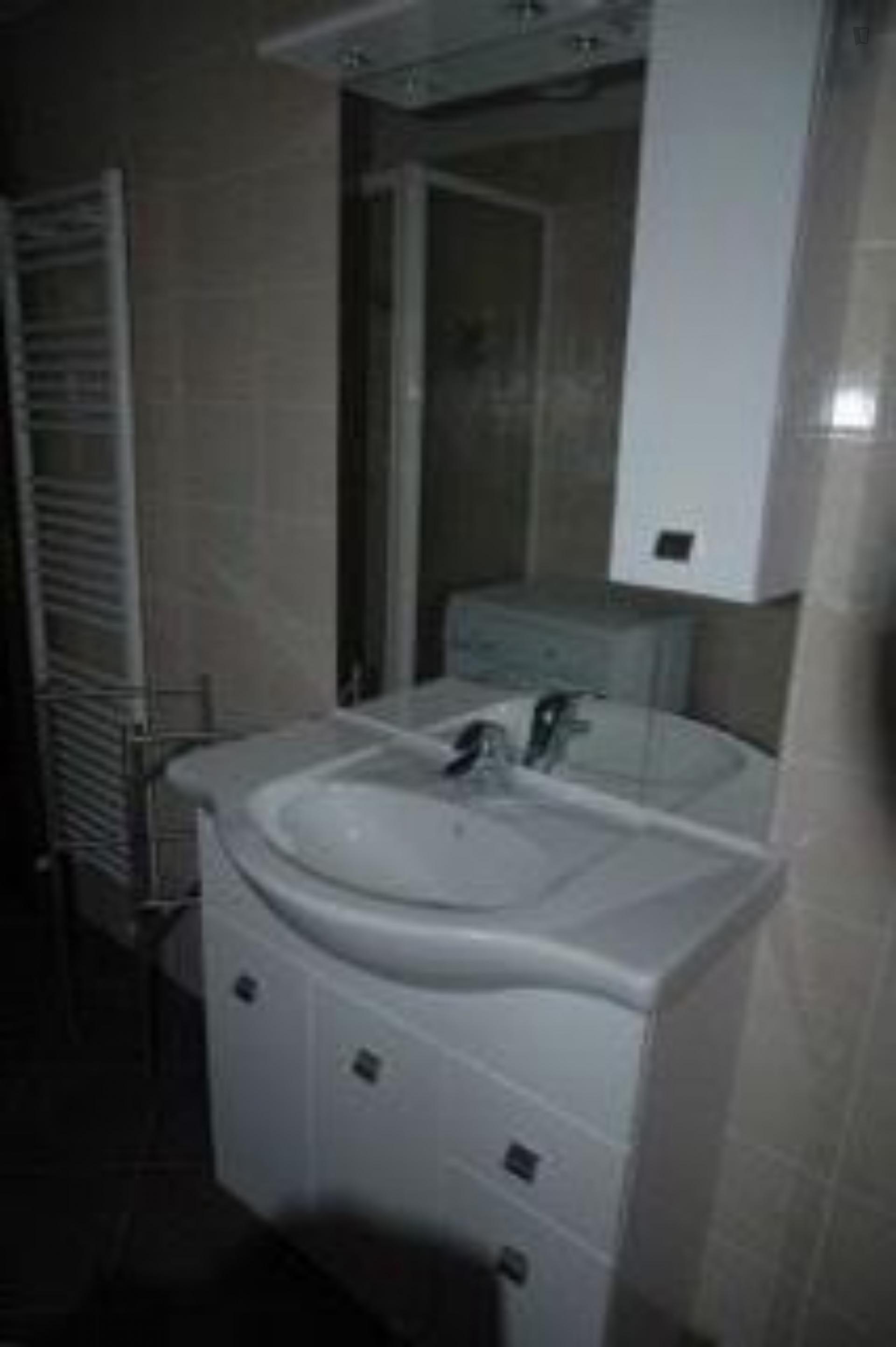 Bed in a twin bedroom close to Bologna Mazzini station