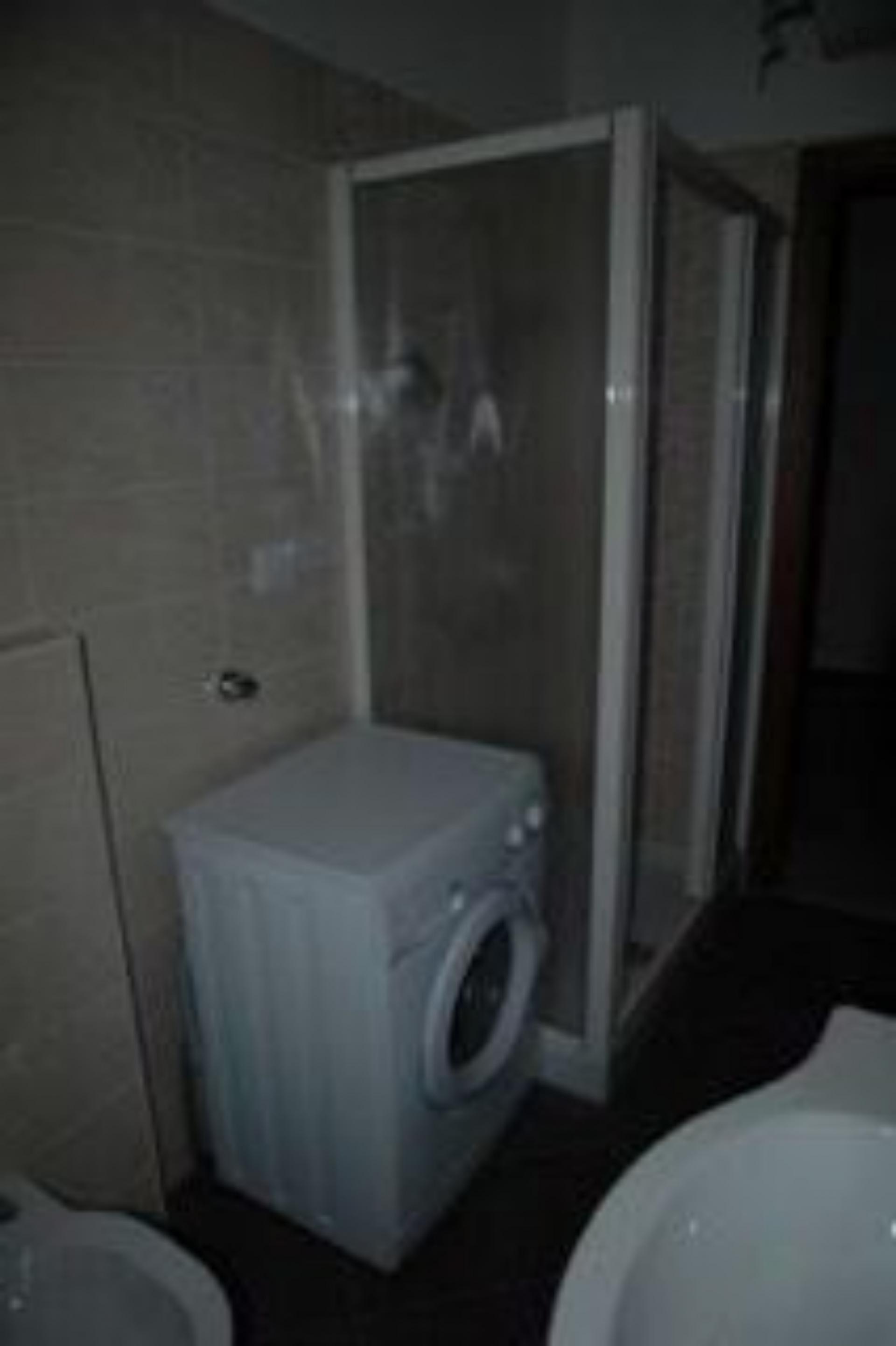 Bed in a twin bedroom close to Bologna Mazzini station