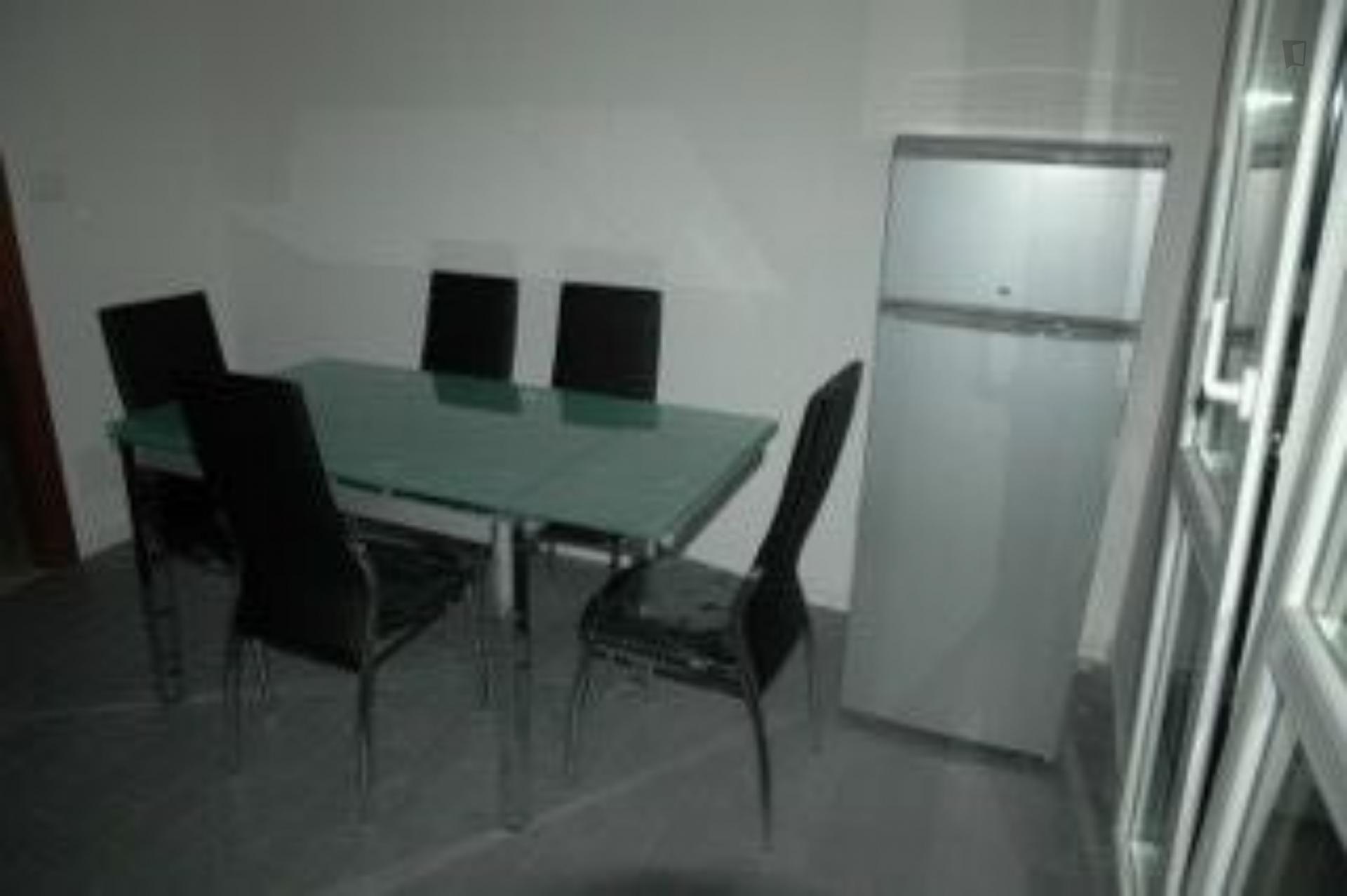 Bed in a twin bedroom close to Bologna Mazzini station