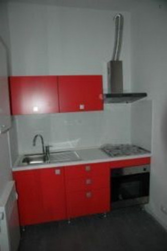 Bed in a twin bedroom close to Bologna Mazzini station