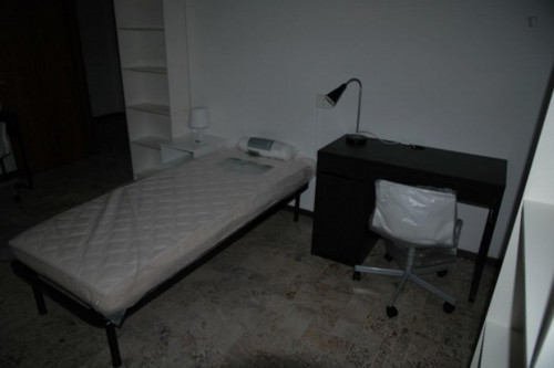  Bed In A Twin Bedroom Close To Bologna Mazzini Station  -  Bed in a twin bedroom close to Bologna Mazzini station  - Gallery -  1