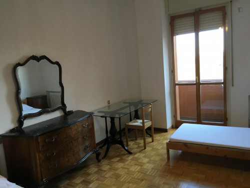 Bed in a twin bedroom in San Donato